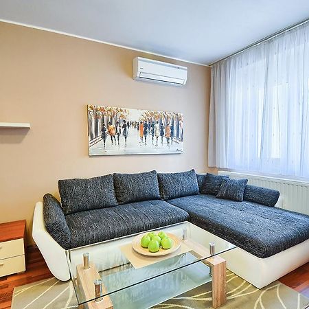 E&E Apartment Arena With Free Private Parking Пула Екстериор снимка