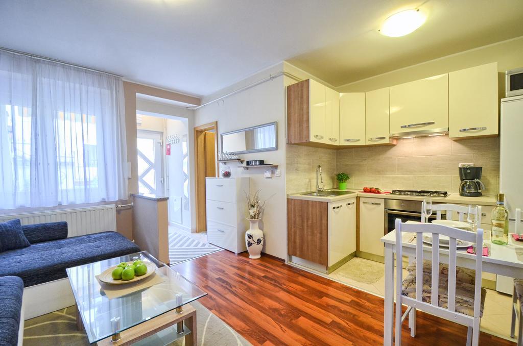 E&E Apartment Arena With Free Private Parking Пула Екстериор снимка